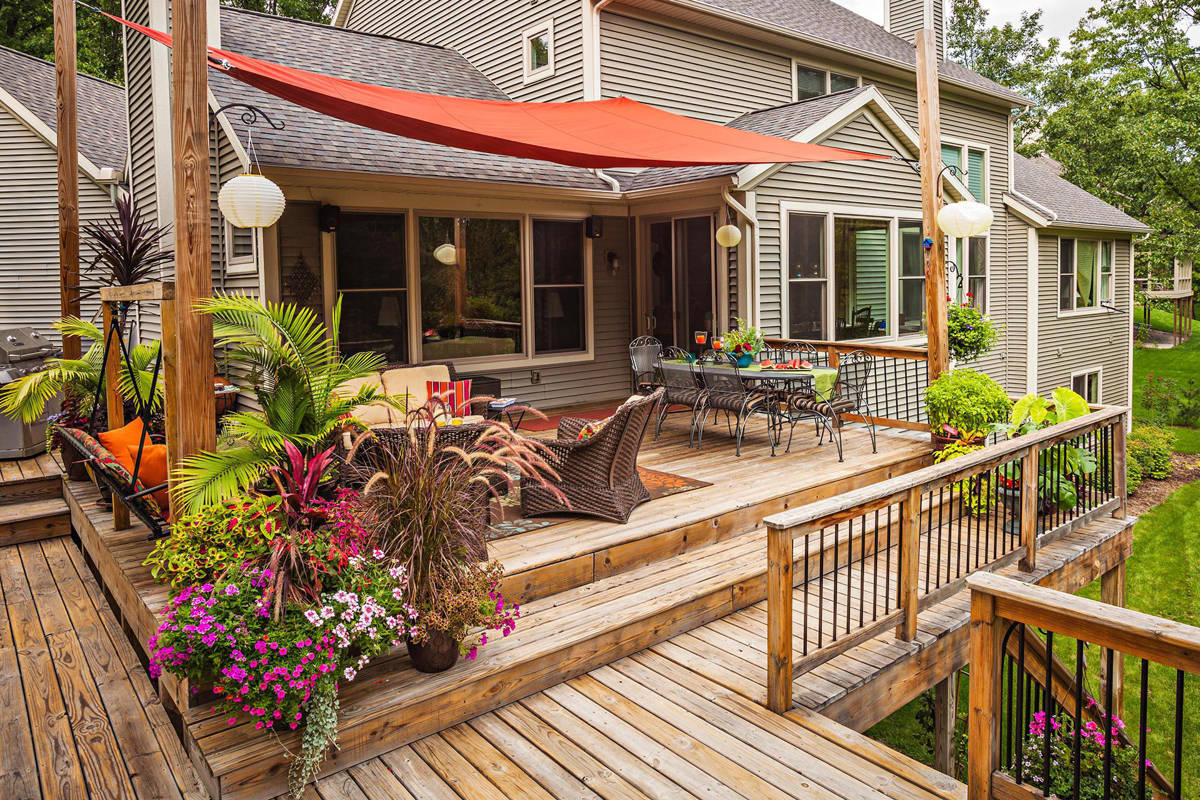 A beautiful custom deck built by the Laika Construction team.