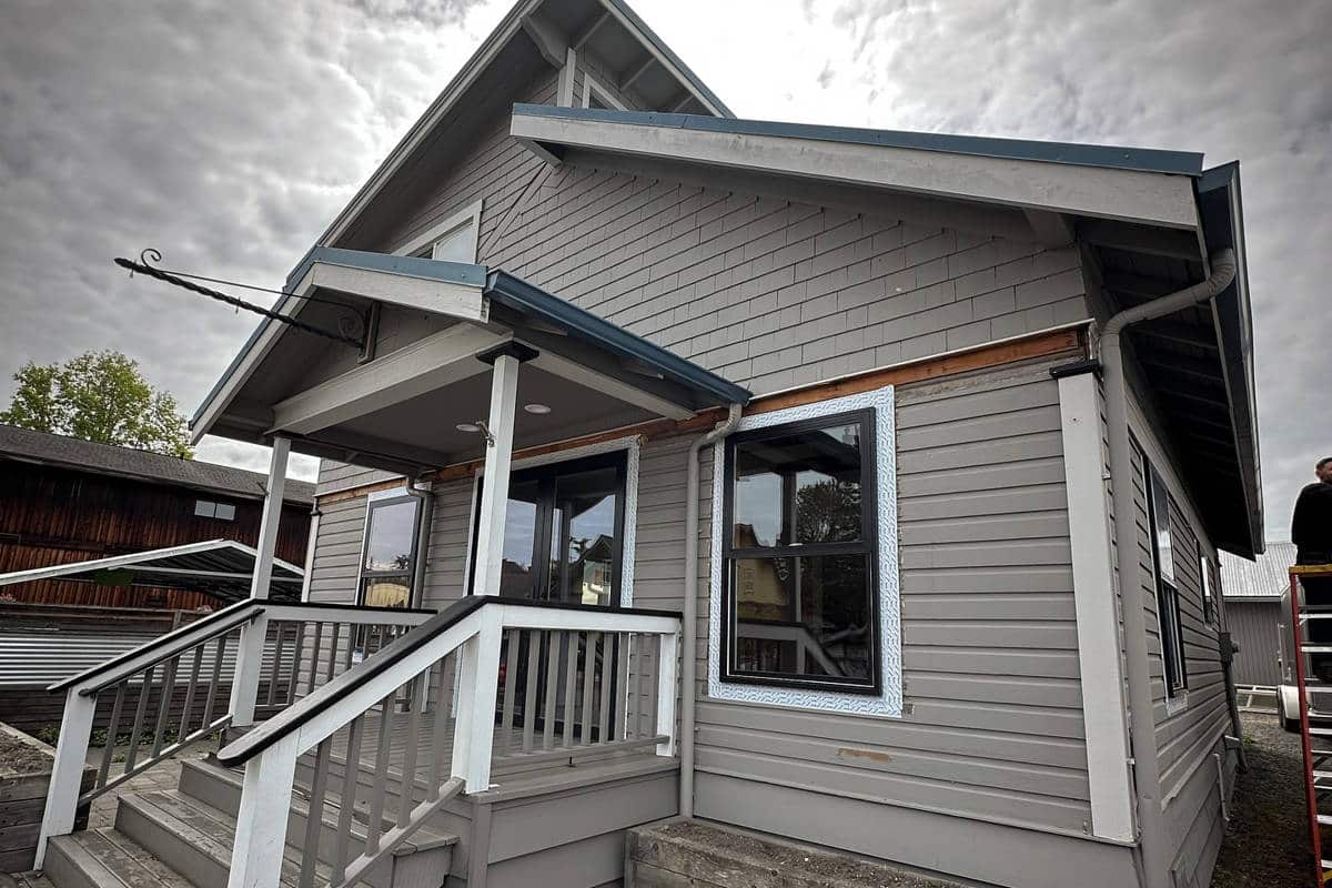 Front-view of a house with newly installed windows from Laika Construction.